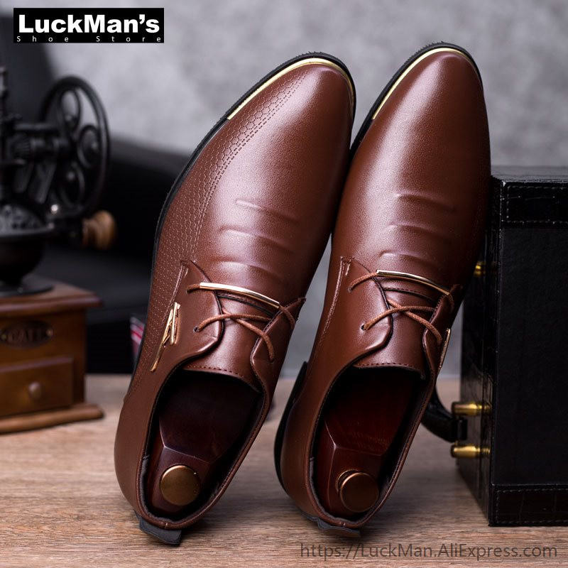 Επώνυμα κλασικά ανδρικά παπούτσια με μυτερό φόρεμα πολυτελείας ανδρικά παπούτσια Pu δερμάτινα μαύρα παπούτσια γάμου Ανδρικά επίσημα παπούτσια Oxford Plus μέγεθος 48