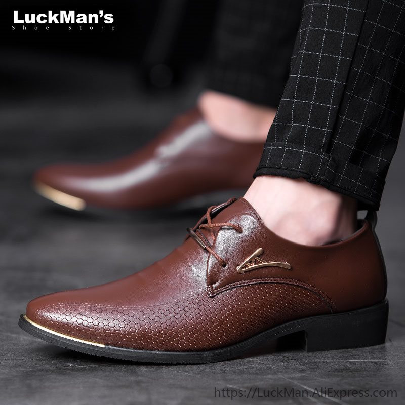 Επώνυμα κλασικά ανδρικά παπούτσια με μυτερό φόρεμα πολυτελείας ανδρικά παπούτσια Pu δερμάτινα μαύρα παπούτσια γάμου Ανδρικά επίσημα παπούτσια Oxford Plus μέγεθος 48