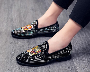 Νέα πολυτελή παπούτσια φόρεμα ανδρικά παπούτσια με στρας Κέντημα tiger Loafers Παπούτσια Zapatos De Hombres σερπεντίνια παπούτσια