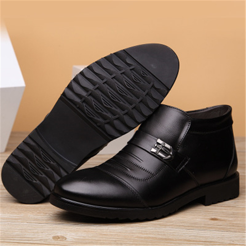 2023 Nove zimske čizme od prave kože Muške zimske cipele Tople cipele od kravlje kože Plišane crne Chelsea čizme Muške čizme do gležnja