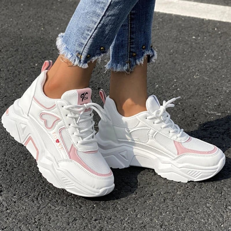 2023 Νέο γράμμα με γραφικά κορδόνια με κορδόνια εμπρός σφήνα αθλητικά παπούτσια Γυναικεία παπούτσια με χοντρό κάτω μέρος με κορδόνια Επίπεδα παπούτσια ελεύθερου χρόνου εκτός μόδας