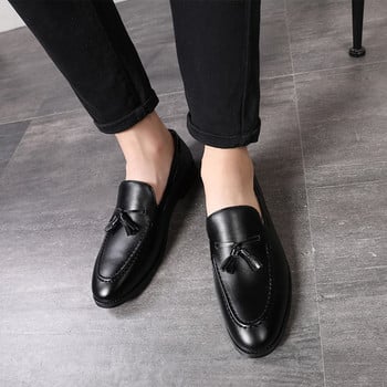 2020 New Fashion Black Bottom Leather Gentleman Fashion Stress Παπούτσια Ανδρικά επαγγελματικά παπούτσια οδήγησης Χειροποίητα Loafers με φούντα