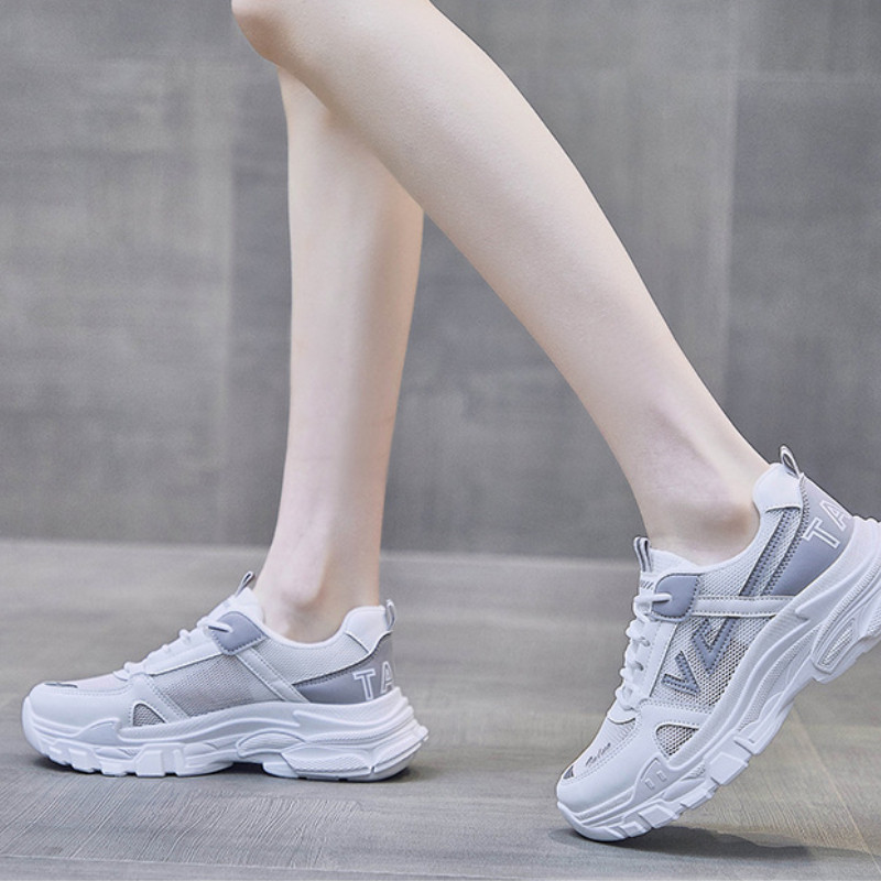 Αθλητικά παπούτσια πλατφόρμας Γυναικεία λευκά παπούτσια Καλοκαίρι 2022 Mesh Lace-up Vulcanize Running Tennis Γυναικεία σχεδιάστρια παπουτσιών μπάσκετ