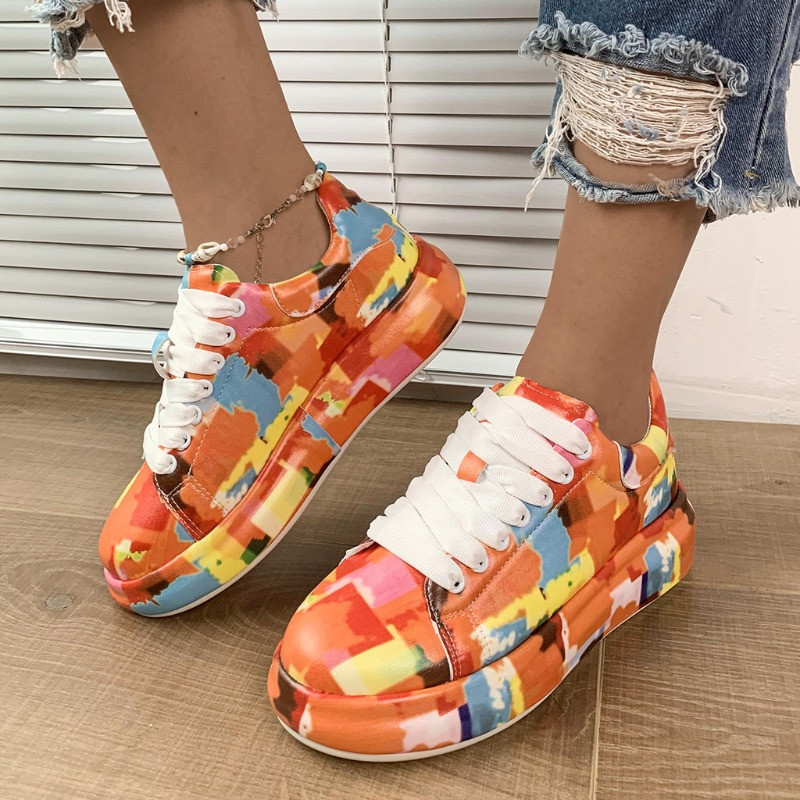 Moteriški laisvalaikio sportbačiai, 2023 m. madingi, nauji dažyti grafiti suvarstomi sportiniai batai moterims, plokščios PU odos moteriški bėgimo bateliai