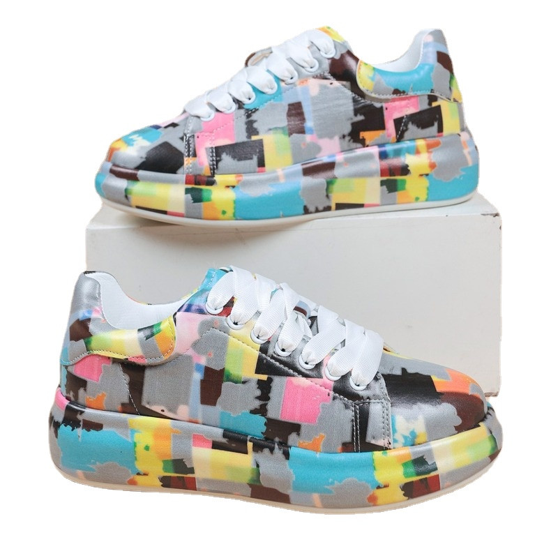 Moteriški laisvalaikio sportbačiai, 2023 m. madingi, nauji dažyti grafiti suvarstomi sportiniai batai moterims, plokščios PU odos moteriški bėgimo bateliai