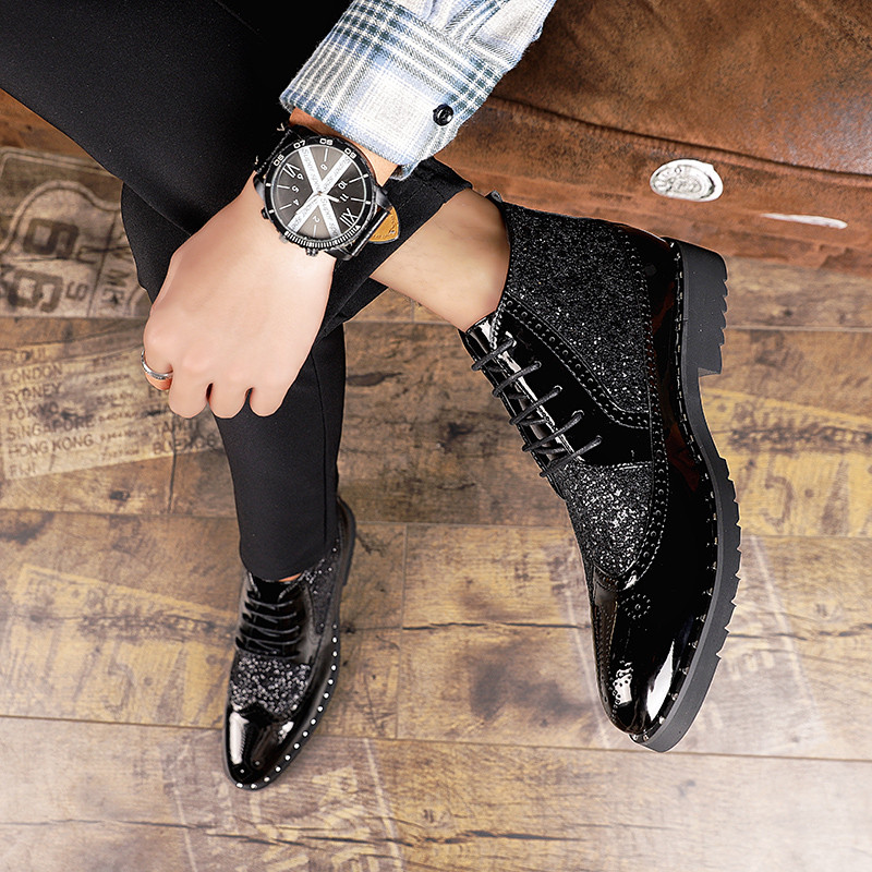 Tendință Ghete Chelsea aurii Cizme scurte pentru bărbați, negre, cu toc mic, cu cureaua ascuțită Cizme ocazionale versatile Pantofi rochii de zi cu zi Pantofi de petrecere