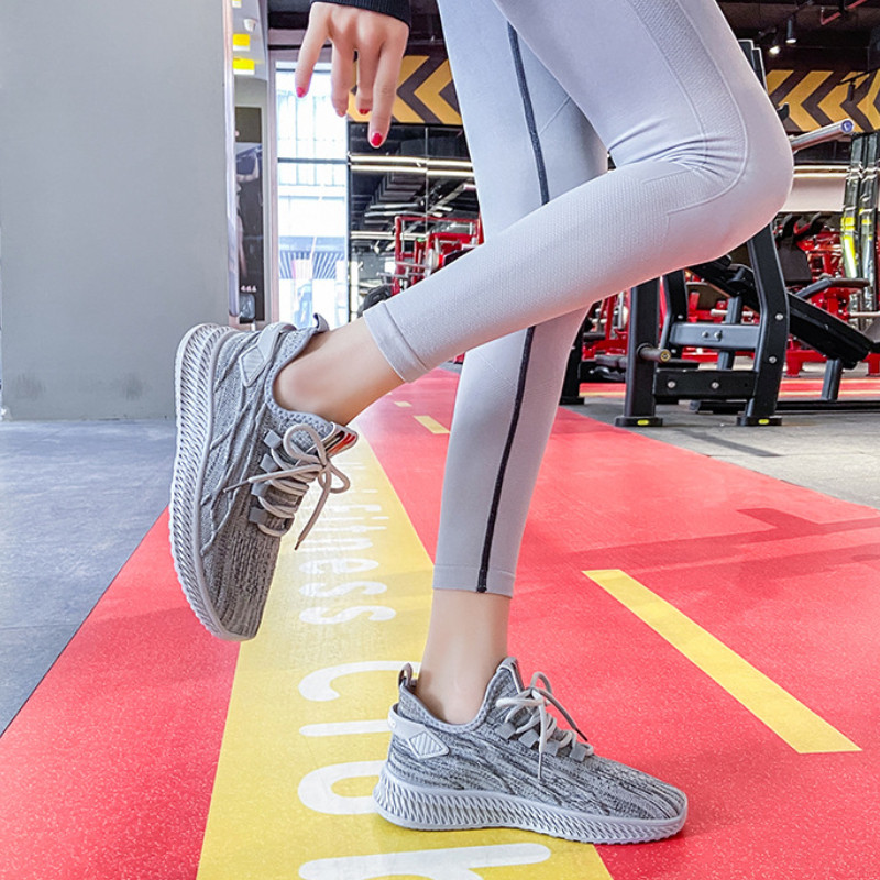 Ανοιξιάτικα πάνινα παπούτσια για γυναίκες 2022 Νέα μόδα με δίχτυα αναπνεύσιμα παπούτσια τρεξίματος Vulcanize Αθλητικά γυναικεία παπούτσια μπάσκετ για τένις