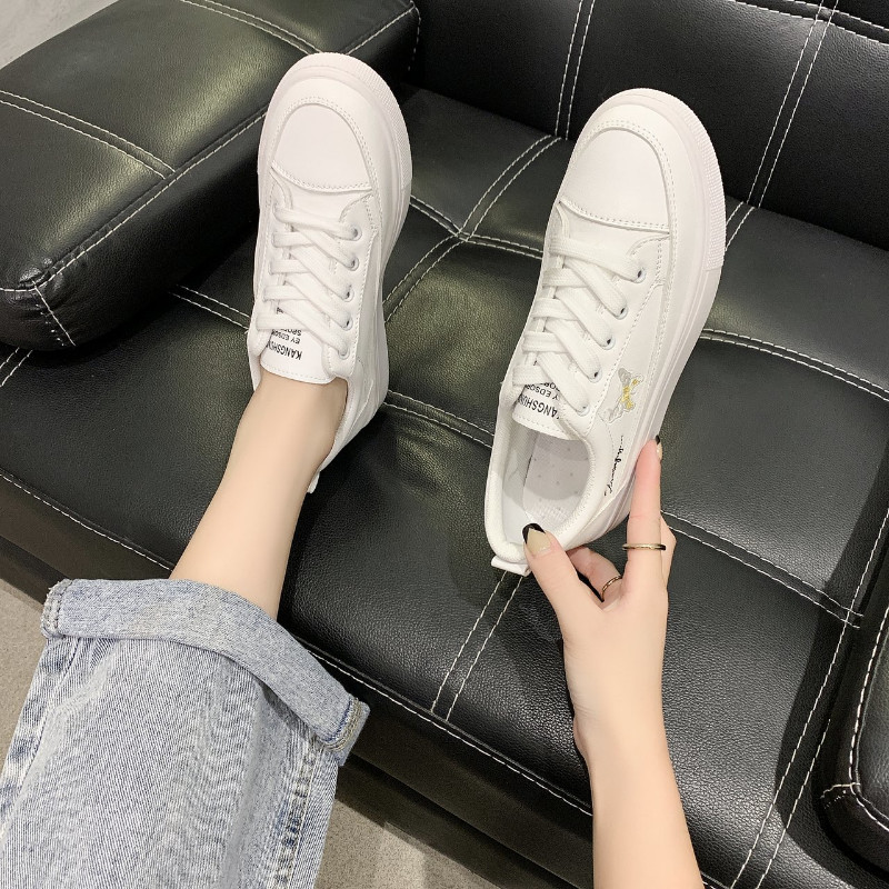 Nova moda Proljeće Jesen Ženske tenisice Cipele za slobodno vrijeme Bijele ravne ženske moderne i udobne ravne cipele Vulkanizirane cipele