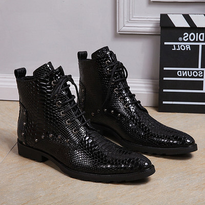 Rudens ādas vīriešu zābaki Chelsea Fashion Rivet Lace-up Augstas kvalitātes Spilgtas ādas Smailas kurpes Kleita Zābaki