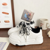 Baltas platformas kedas Sieviešu sporta apavi Harajuku School Ikdienas dzīvoklis Teniss Sieviešu korejiešu Vintage Vulcanize