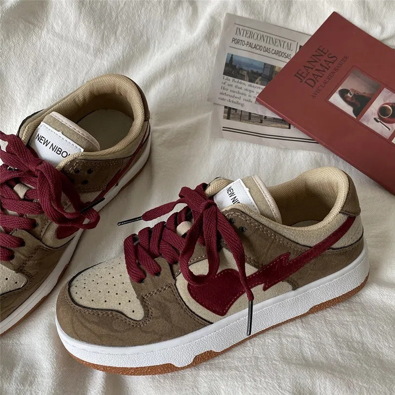 Παπούτσια καμβά Γυναικεία παπούτσια ίσια αθλητικά παπούτσια για άνοιξη 2023 Νέο φθινόπωρο αθλητικά παπούτσια σε σχήμα καρδιάς Γυναικεία δερμάτινα παπούτσια Tenis Feminino
