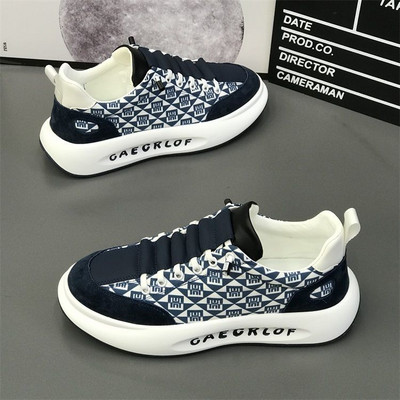 Muške sportske cipele 2023 Novi kožni gornji dio Udobne lagane ležerne mekane potplate Modne mrežaste crvene cipele Modne lijene muške cipele