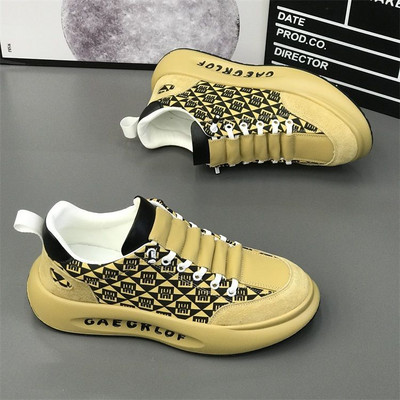 Muške sportske cipele 2023 Novi kožni gornji dio Udobne lagane ležerne mekane potplate Modne mrežaste crvene cipele Modne lijene muške cipele