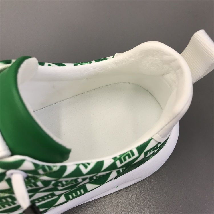 Muške sportske cipele 2023 Novi kožni gornji dio Udobne lagane ležerne mekane potplate Modne mrežaste crvene cipele Modne lijene muške cipele