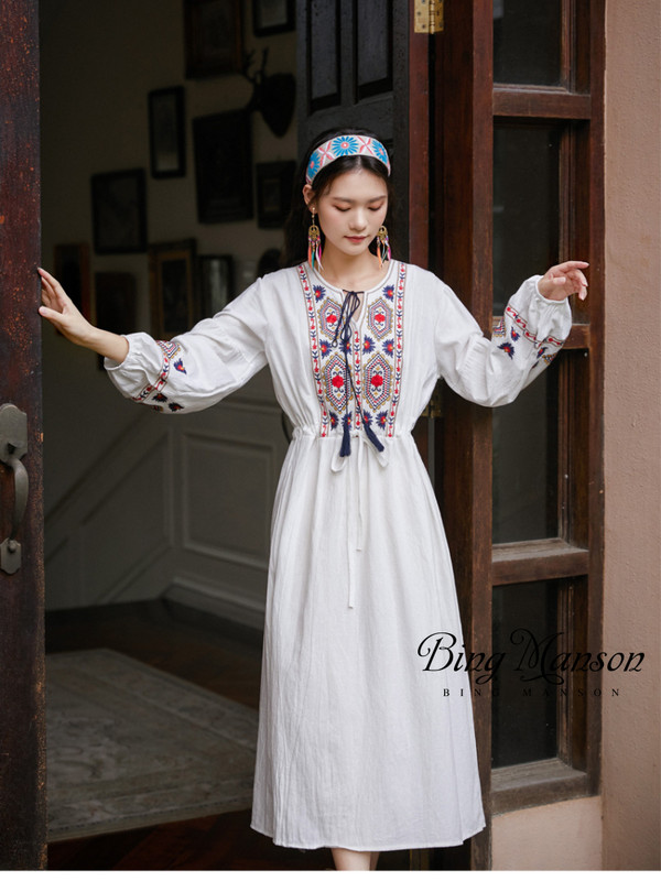 Moda 2022, model de rochie de vară și toamnă, broderie, bumbac, in, fustă albă, vacanță, mânecă trei sferturi, fustă lungă, petrecere