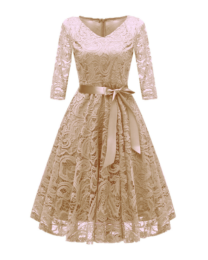 Seksi čipkaste haljine dugih rukava s V-izrezom i vezicama dobro su se prodavale u proljeće 2022.