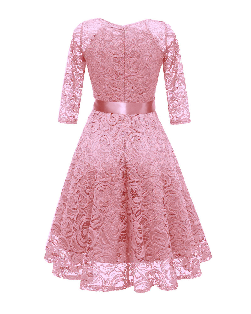 Seksi čipkaste haljine dugih rukava s V-izrezom i vezicama dobro su se prodavale u proljeće 2022.