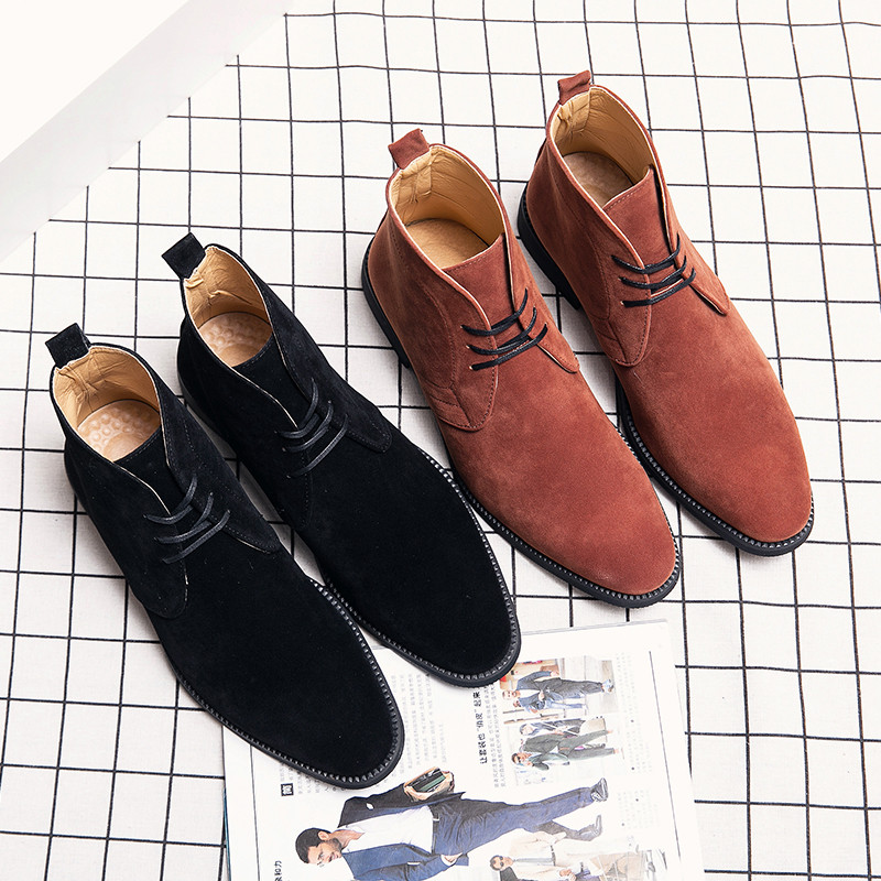 Muške čizme Chelsea čizme Ležerne crne gležnjače od antilopa Muške motociklističke čizme za van Zimska moda 2023. Visoke kožne cipele