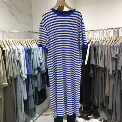 Haljina s plavim prugama Ženska ljetna nova moda 2023. Korejske srednje duge široke majice kratkih rukava, ležerne uredske haljine do koljena