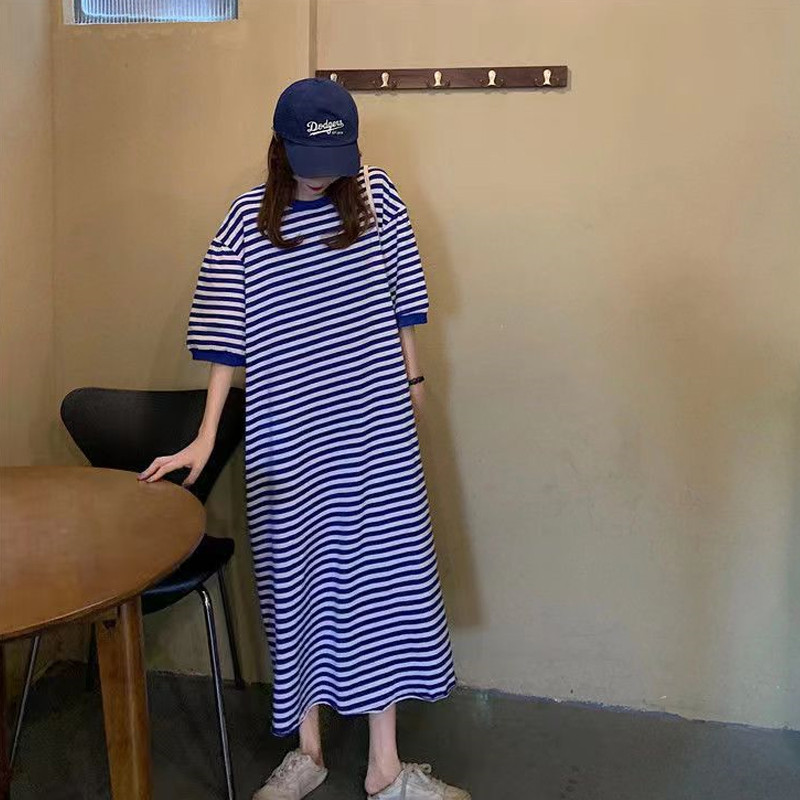 Haljina s plavim prugama Ženska ljetna nova moda 2023. Korejske srednje duge široke majice kratkih rukava, ležerne uredske haljine do koljena