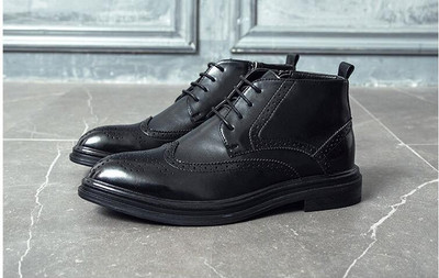 Muška moda Retro izrezbarene Oxford poslovne svečane cipele Chelsea gležnjače Obuća Cipele Muške cipele kratke čizme 2020.