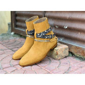 Vyriškos mados tendencijos gatvės universalios suknelės, rankų darbo įdegio zomšinės spalvos margintas diržas, metalinė grandinėlė, kvadratiniai pirštai, žemakulniai batai