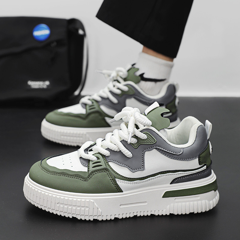 În toamna lui 2023, principala promoție este pantofii pentru studenți, decoltați, cu talpă groasă, pantofi vulcanizați pentru bărbați