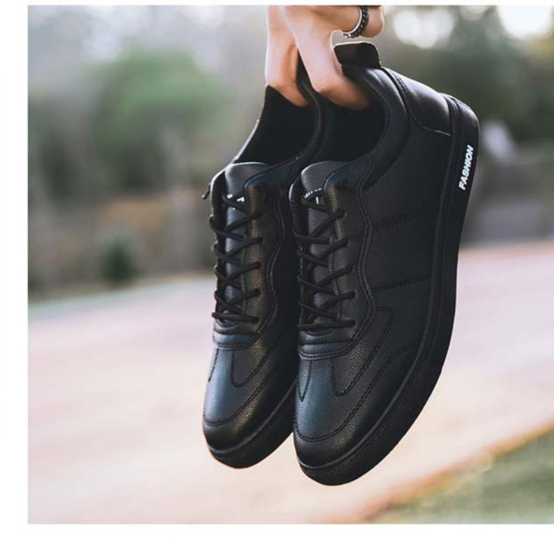 Καλοκαιρινό φθινόπωρο 2021 Ανδρικά παπούτσια Vulcanize Νέου Κορεατικού στυλ με ρηχά επίπεδα παπούτσια PU άνετα για τον αθλητισμό που αναπνέουν με κορδόνια