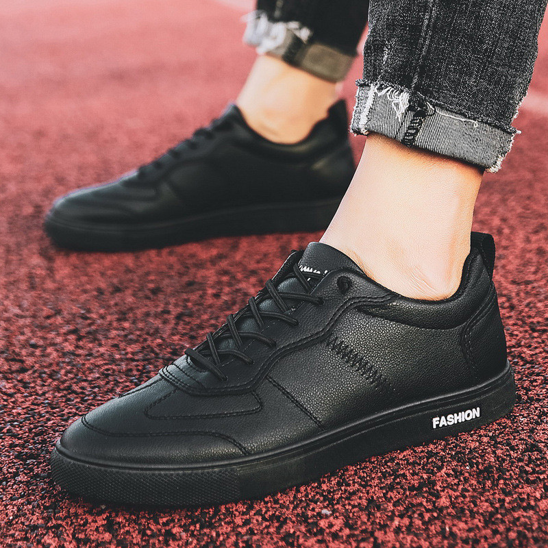 Καλοκαιρινό φθινόπωρο 2021 Ανδρικά παπούτσια Vulcanize Νέου Κορεατικού στυλ με ρηχά επίπεδα παπούτσια PU άνετα για τον αθλητισμό που αναπνέουν με κορδόνια