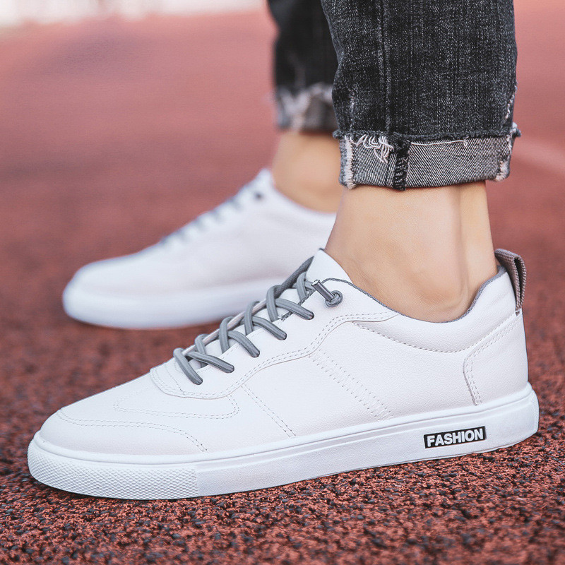 Καλοκαιρινό φθινόπωρο 2021 Ανδρικά παπούτσια Vulcanize Νέου Κορεατικού στυλ με ρηχά επίπεδα παπούτσια PU άνετα για τον αθλητισμό που αναπνέουν με κορδόνια