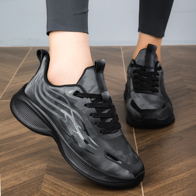 Nove modne sportske cipele na vezanje Crne muške personalizirane vulkanizirane cipele Ležerne udobne, svestrane prozračne muške cipele