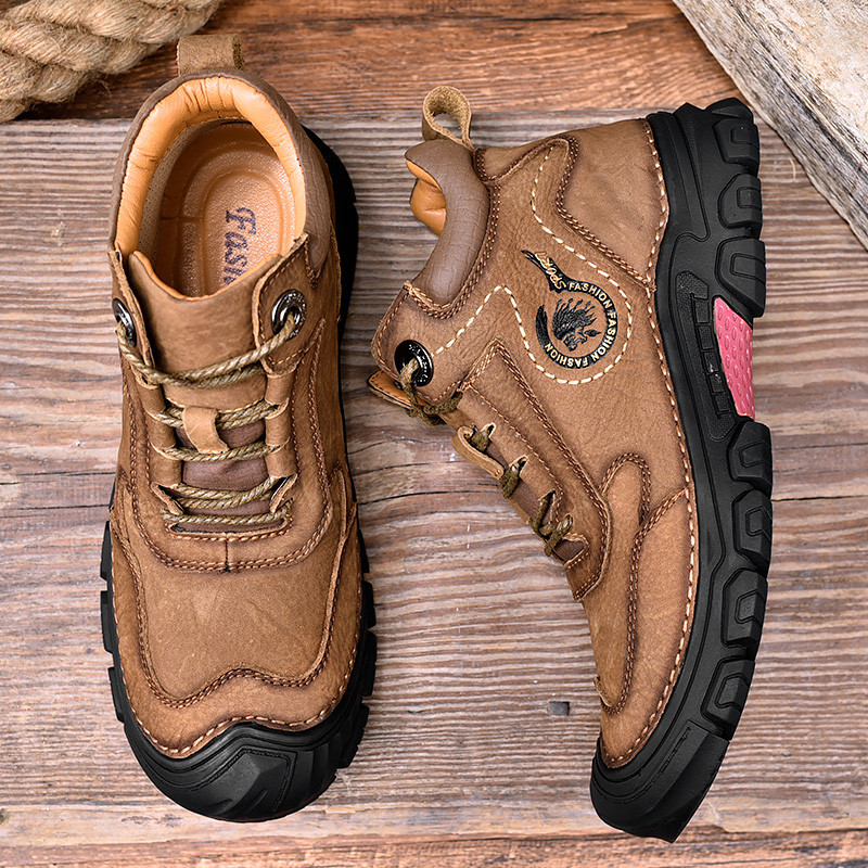 Nove gležnjače Muške čizme za snijeg Zimske tople muške cipele na vezanje 2022. Nove modne cipele Visoke vanjske cipele s alatom Brogue cipele