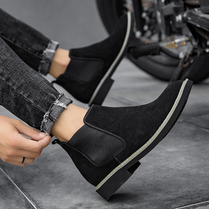 Muške čizme novog dizajna Kožne muške Chelsea čizme Obuća za gležnjeve u britanskom stilu Visokokvalitetne muške ravne cipele za planinarenje Cipele za lift