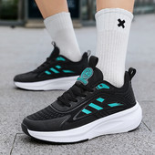 Cipele za muškarce Nove proljetne ravne mrežaste cipele za 2023. na vezanje, ležerne, neklizajuće, udobne mekane podloge, svestrane čvrste tenisice za muškarce