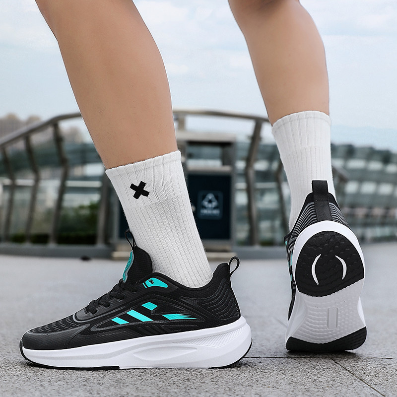 Cipele za muškarce Nove proljetne ravne mrežaste cipele za 2023. na vezanje, ležerne, neklizajuće, udobne mekane podloge, svestrane čvrste tenisice za muškarce