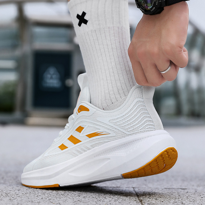 Cipele za muškarce Nove proljetne ravne mrežaste cipele za 2023. na vezanje, ležerne, neklizajuće, udobne mekane podloge, svestrane čvrste tenisice za muškarce