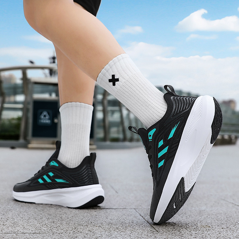 Cipele za muškarce Nove proljetne ravne mrežaste cipele za 2023. na vezanje, ležerne, neklizajuće, udobne mekane podloge, svestrane čvrste tenisice za muškarce