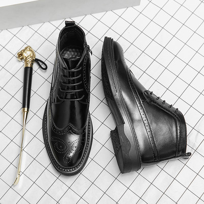 Nove modne lakirane brogue gležnjače za zimu 2023. Muške visoke cipele na vezanje za muškarce Ravne cipele za svakodnevnu kombinaciju