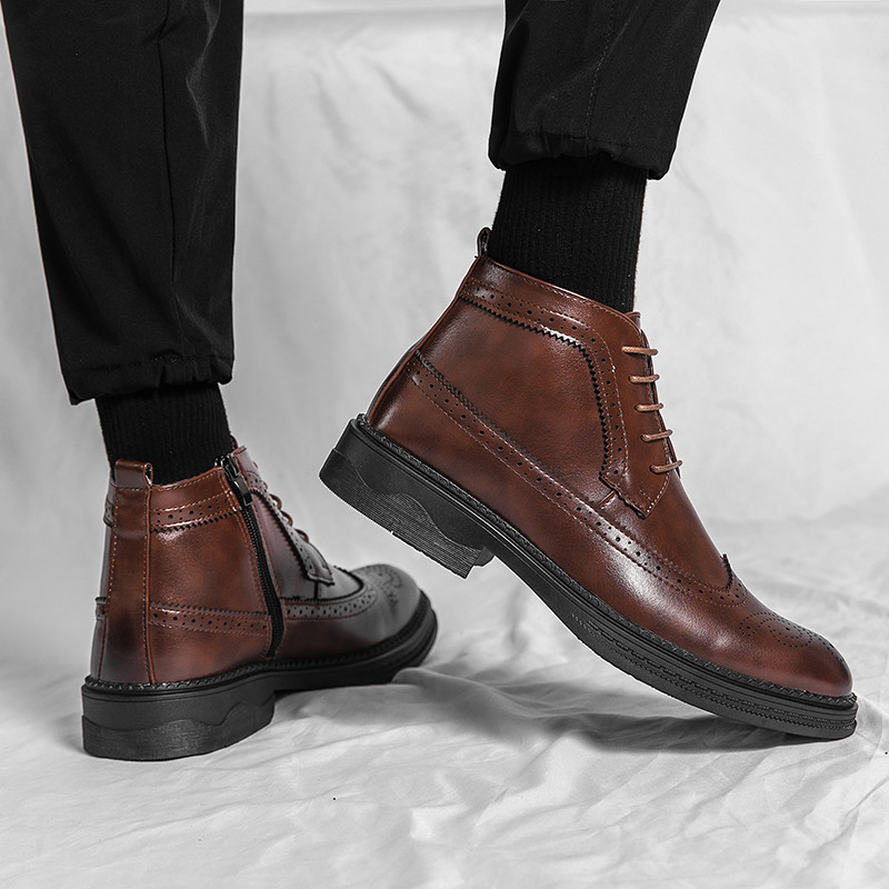 Nove modne lakirane brogue gležnjače za zimu 2023. Muške visoke cipele na vezanje za muškarce Ravne cipele za svakodnevnu kombinaciju