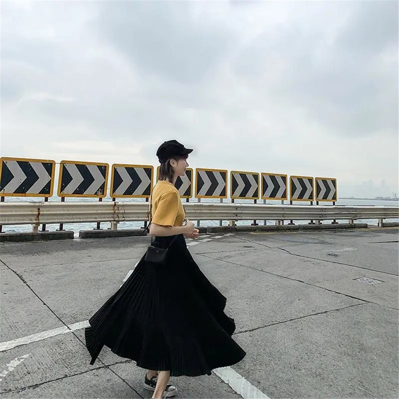 Crna gotička nepravilna plisirana suknja, jednobojna, elastična ženska suknja s visokim strukom i šavovima s volanima, jednostavna moda, novo jesen 2021.