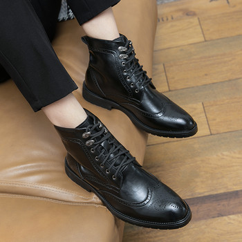 Κλασικές μπότες βρετανικού στιλ Ανδρικές δερμάτινες μπότες σκάλισμα με κορδόνια Μπότες αστραγάλου με μυτερή μύτη Χαμηλό τακούνι με χοντρή σόλα Επαγγελματικές μπότες γνωριμιών