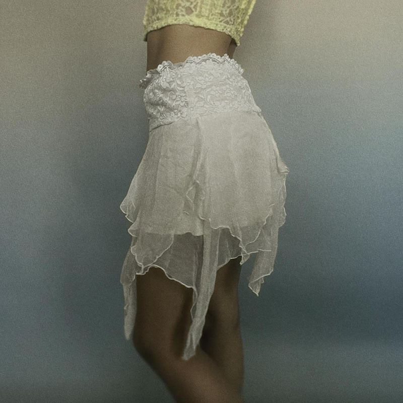 Darlingaga Fairycore Y2K Boho volániková sukňa s nízkym pásom zo sieťoviny pre ženy, vintage outfity, nepravidelné letné mini sukne s čipkou, dovolenka