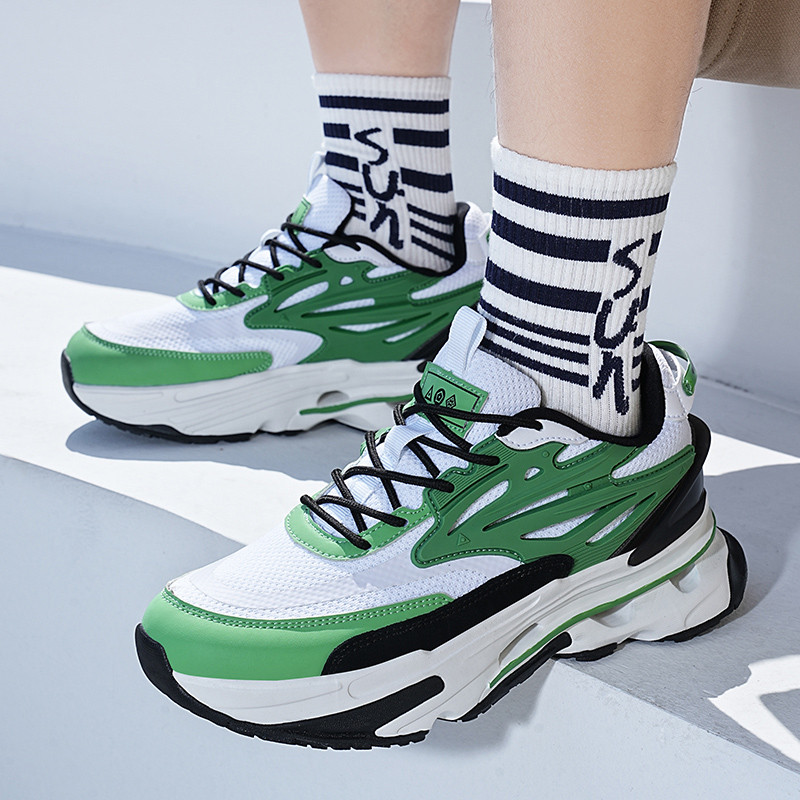 Nove proljetne mrežaste muške ležerne tenisice na vezanje za 2023., modne, neklizajuće, prozračne, udobne, sažete jednobojne cipele za sve za muškarce