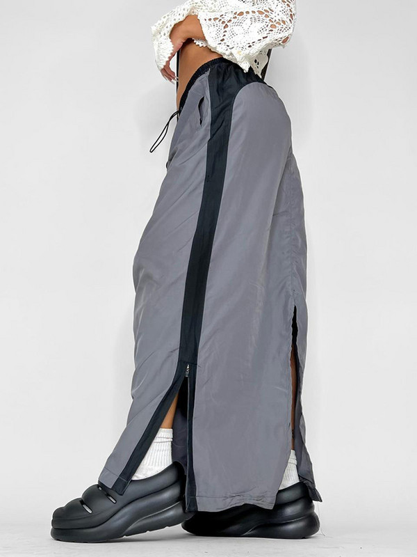 Dámska streetwear ležérna dlhá sukňa Weekeep so sťahovacou šnúrkou, nízkym pásom, rozparkom a prešívanými bočnými pruhmi