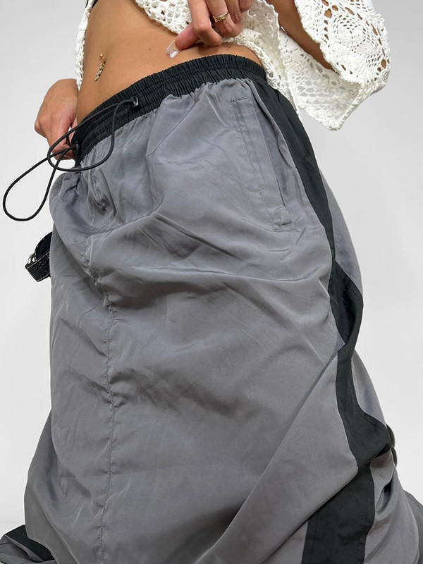 Dámska streetwear ležérna dlhá sukňa Weekeep so sťahovacou šnúrkou, nízkym pásom, rozparkom a prešívanými bočnými pruhmi