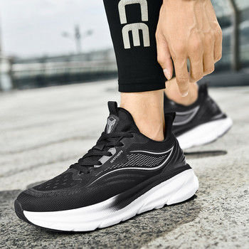 Мъжки маратонки 2023 г. Нови леки мъжки вулканизирани обувки Противоплъзгащи се дишащи мъжки тенденции Ежедневни обувки Модни мъжки спортни обувки