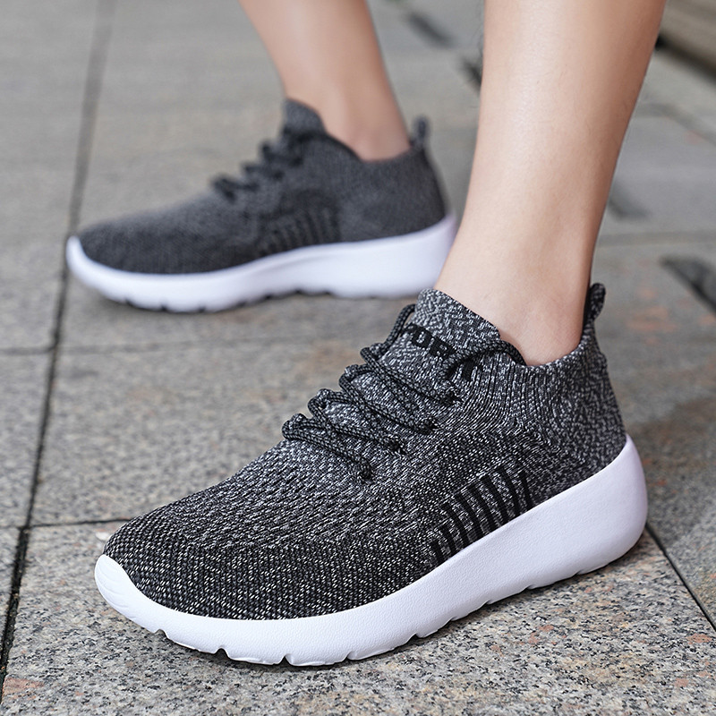 Pánske tenisky 2023 Nové jarné a jesenné módne maskáčové farby Ploché ležérne outdoorové protišmykové mäkké podrážky Pánske vulkanizované topánky