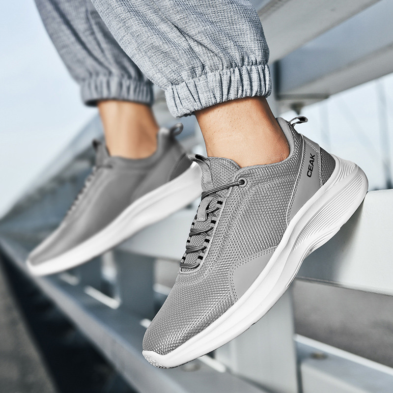 Ljetne nove muške cipele Modne muške ležerne tenisice Korejska verzija Trend Prozračna sportska obuća za trčanje Muške jednobojne plitke