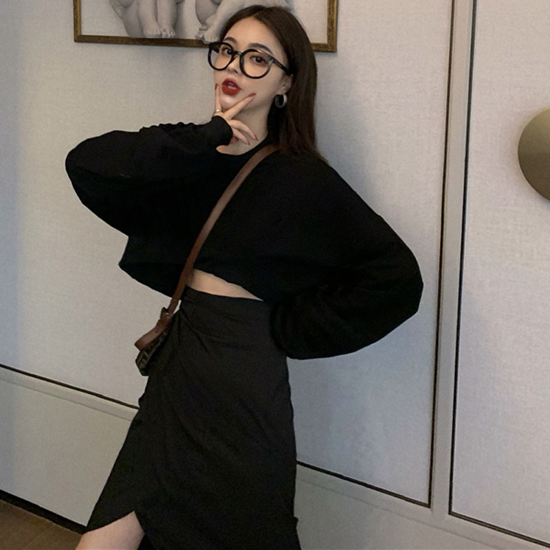 2021. aasta kevade uus Korea versioon kõrge vöökohaga ebakorrapärase lõhikuga seelikust, mustast keskmise pikkusega seelikust, keskaegsest plisseeritud seelikust