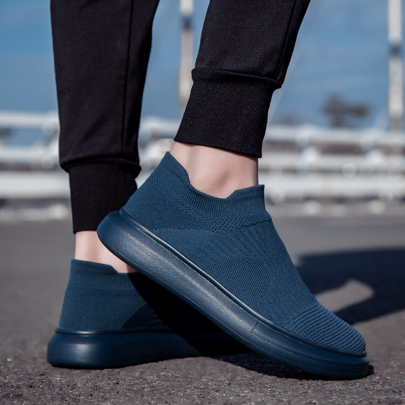 Nove mrežaste leteće tkane tenisice, ležerne, neklizajuće, udobne, mekane potplate, modne, prozračne, sveobuhvatne, muške vulkanizirane cipele